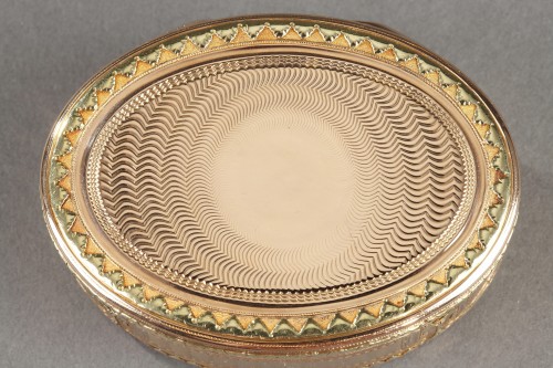 Louis XVI period gold oval tabatiere - 