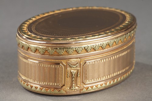 18th century - Louis XVI period gold oval tabatiere