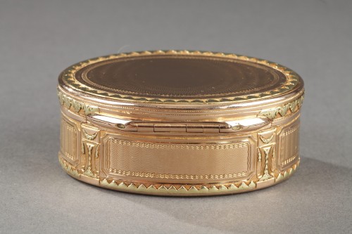 Louis XVI period gold oval tabatiere - Louis XVI