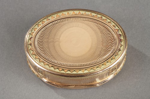 Louis XVI - Louis XVI period gold oval tabatiere