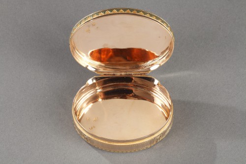 Antiquités - Louis XVI period gold oval tabatiere