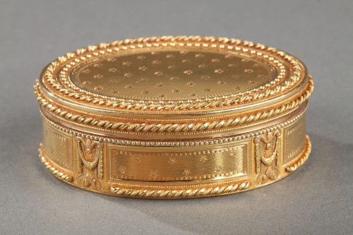 18th century oval gold tabatiere by Claude François Thierry - Objects of Vertu Style 