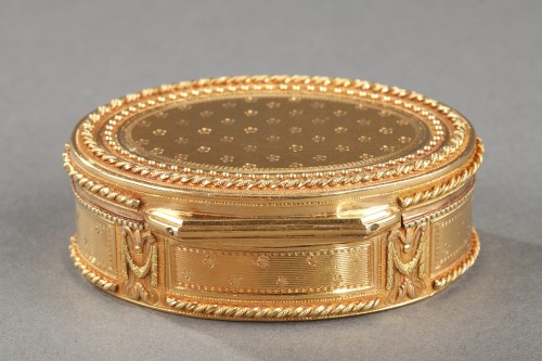 Objects of Vertu  - 18th century oval gold tabatiere by Claude François Thierry