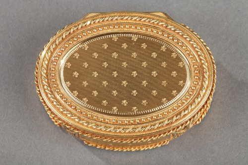 18th century oval gold tabatiere by Claude François Thierry - 