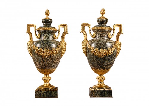 Paire de vases en marbre et bronze doré d'époque Napoléon III