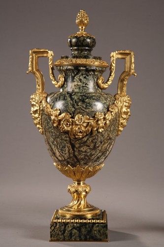 Paire de vases en marbre et bronze doré d'époque Napoléon III - Objet de décoration Style Napoléon III