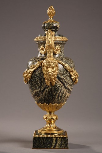 Objet de décoration Cassolettes, coupe et vase - Paire de vases en marbre et bronze doré d'époque Napoléon III