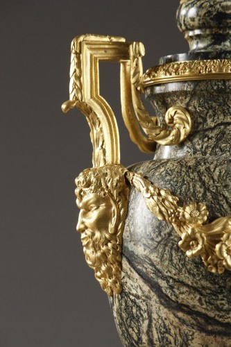 Napoléon III - Paire de vases en marbre et bronze doré d'époque Napoléon III