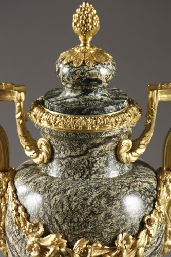 Antiquités - Paire de vases en marbre et bronze doré d'époque Napoléon III