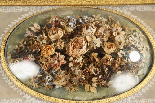 19th century - Charles X gilt bronze and mother of pearl box with flowers