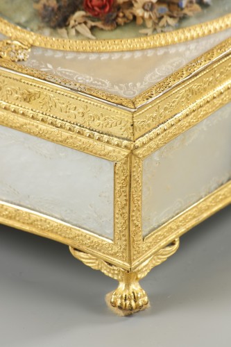 Restauration - Charles X - Charles X gilt bronze and mother of pearl box with flowers