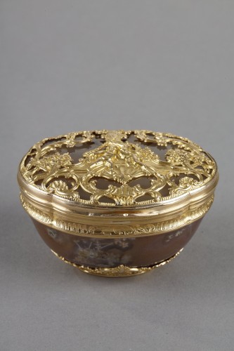 Tabatière en agate dendritique et or d'époque Louis XV - Objets de Vitrine Style Louis XV