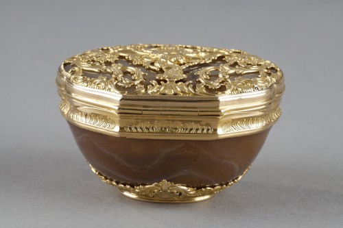 Objets de Vitrine Coffret & Nécessaire - Tabatière en agate dendritique et or d'époque Louis XV