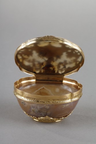 Louis XV - Tabatière en agate dendritique et or d'époque Louis XV