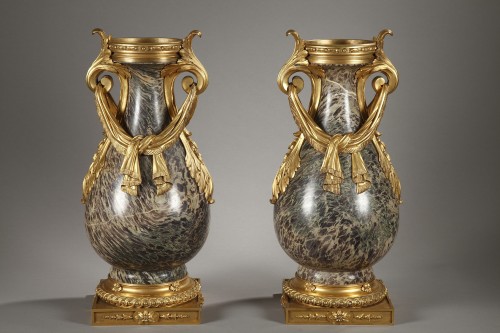 19th century pair of Russia jasper vases  - Decorative Objects Style 