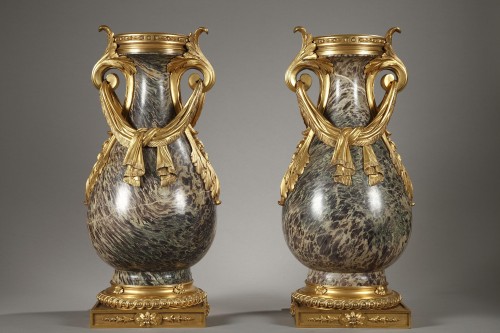 Decorative Objects  - 19th century pair of Russia jasper vases 