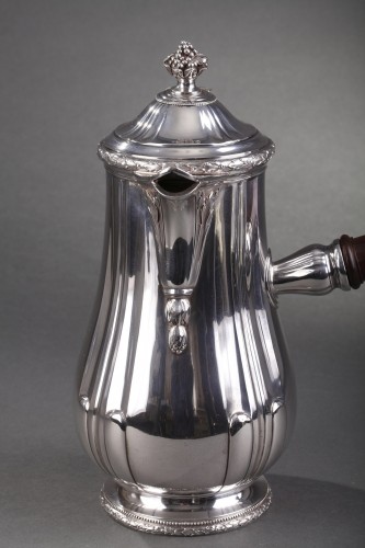 French Silver Hot Chocolate Pot or coffee pot by Jean-Emile Puiforcat (1897-1945) - silverware & tableware Style 