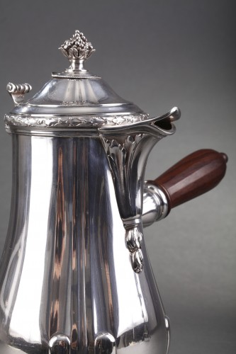 French Silver Hot Chocolate Pot or coffee pot by Jean-Emile Puiforcat (1897-1945) - 