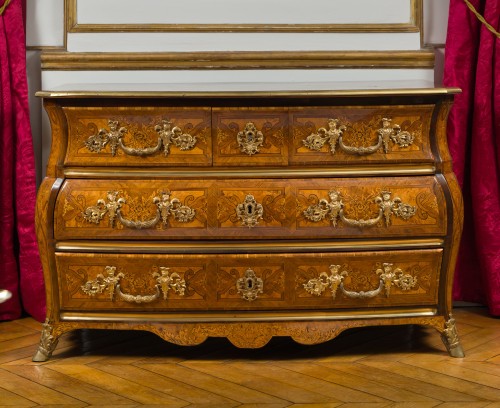 Exceptional commode tombeau - Furniture Style French Regence
