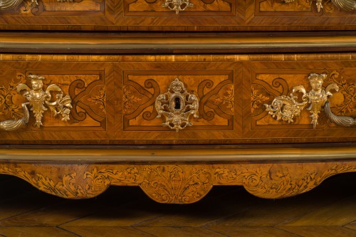 Antiquités - Exceptional commode tombeau