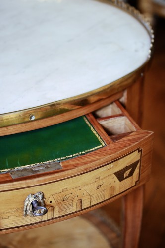 Small oval marquetry table stamped Nicolas Petit - Furniture Style Transition