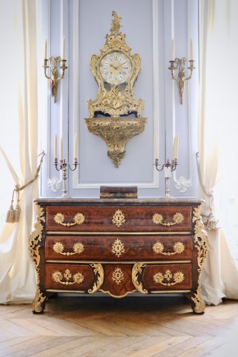 Impressive Chest of Drawers also known as a “Moustache&quot; commode - Furniture Style French Regence