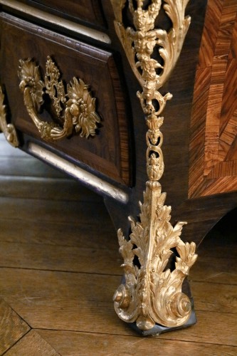 18th century - Impressive Chest of Drawers also known as a “Moustache&quot; commode