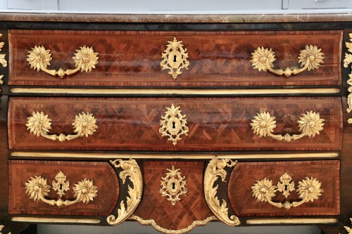 Antiquités - Impressive Chest of Drawers also known as a “Moustache&quot; commode