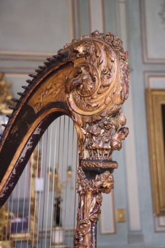 Harpe à pédale en bois doré et sculpté d'époque Louis XVI - Galerie Pellat de Villedon