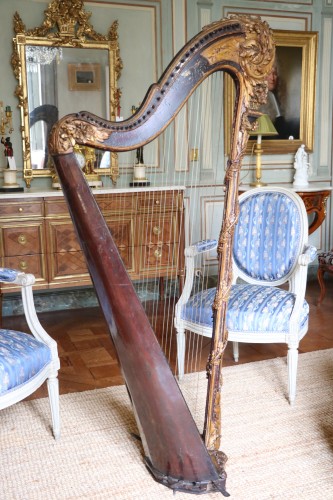 Harpe à pédale en bois doré et sculpté d'époque Louis XVI - Louis XVI