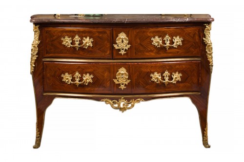 Commode sauteuse Louis XV estampillée FG pour François Garnier