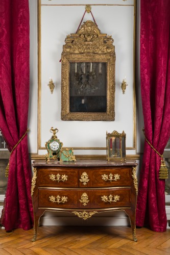 Commode sauteuse Louis XV estampillée FG pour François Garnier - Mobilier Style Louis XV