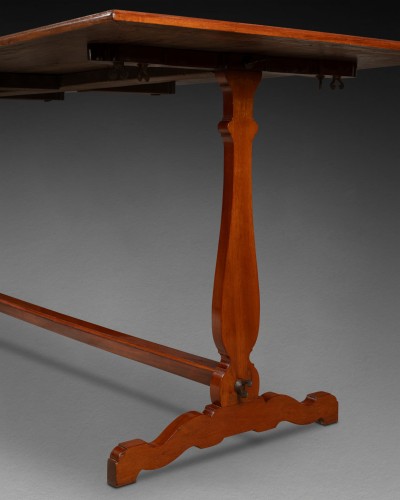 Antiquités - A solid mahogany campaign table, early 19th century