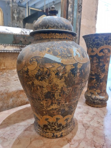 19th century - Set of two vases and a covered pot in terracotta 1860