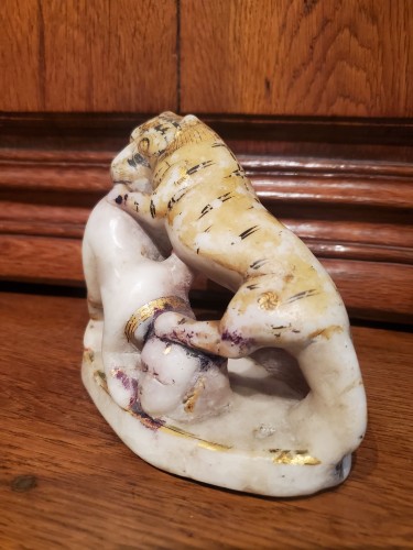 Alabaster, tiger attacking, late 17th century  - Curiosities Style 