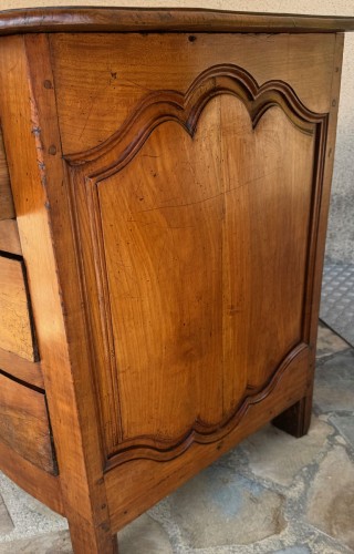 Commode cintré à boutons Louis XIV - Galerie Saint Martin