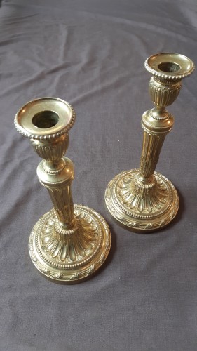 Paire de chandeliersLois XVI  en bronze ciselé et doré