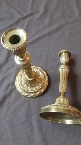 XVIIIe siècle - Paire de chandeliersLois XVI  en bronze ciselé et doré