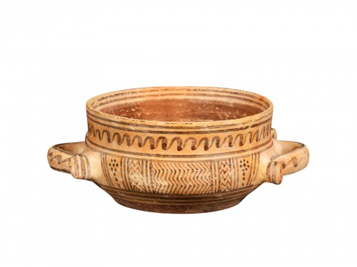 Deep bowl with geometric handles Attique