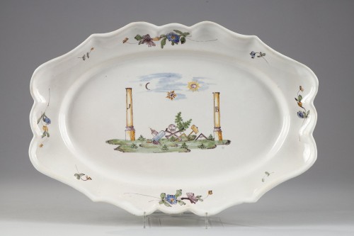 Céramiques, Porcelaines  - Plat Maçonnique en faïence du XVIIIe siècle