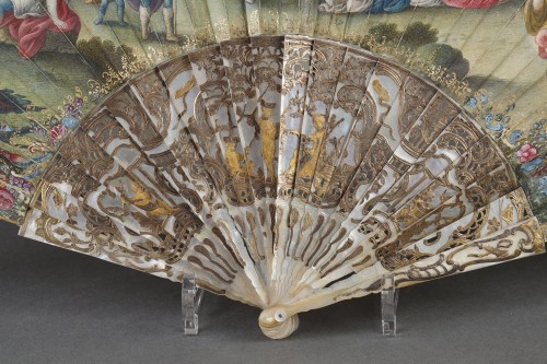 Mother-of-pearl and gouache fan with antique scene 18th century  - Objects of Vertu Style 