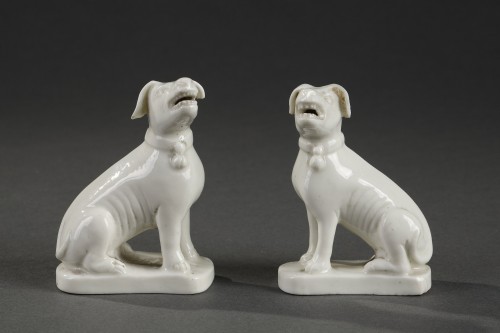 China Dehua Pair of sitting dog figurines KANGXI  - Asian Works of Art Style 