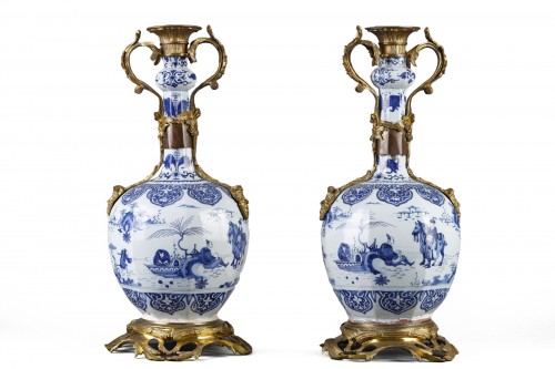 Paire de grands vases en faïence de Delft XVIIe siècle