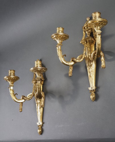 Paire de bras de lumière à l'Antique attribuée à Jean-Louis PRIEUR vers 1770-1775 - Luminaires Style Transition