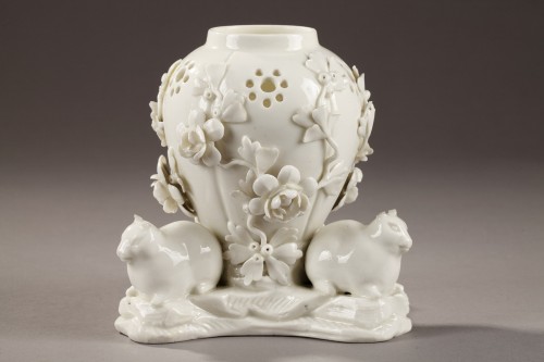 Saint-Cloud soft-paste porcelain potpourri circa 1740-1750 - Louis XV