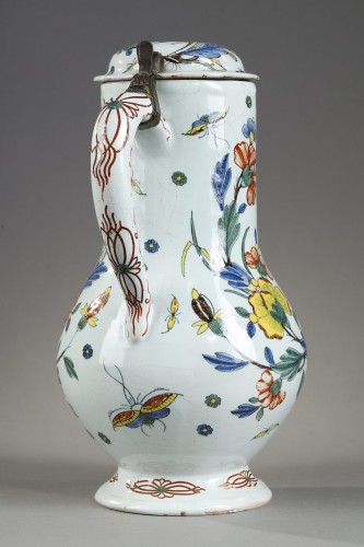 Céramiques, Porcelaines  - Pichet couvert en faïence de Rouen vers 1760