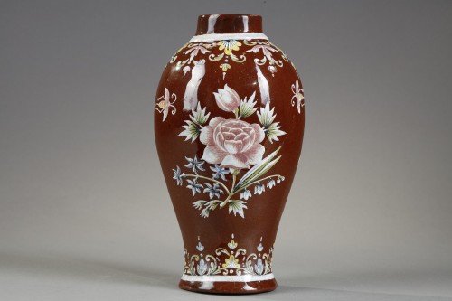 Rare lacquered German earthenware vase attributed to Bayreuth 18th century  - Porcelain & Faience Style 