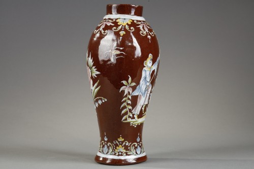 Céramiques, Porcelaines  - Rare vase laqué en faïence allemande attribué a Bayreuth XVIIIe siècle