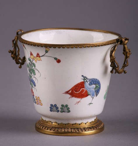 Gobelet Kakiemon en porcelaine de Chantilly vers 1730 - 1735 - Céramiques, Porcelaines Style 