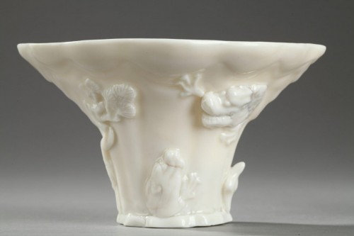 Céramiques, Porcelaines  - Coupe à libation Chine (Dehua) période Kangxi 1662-1722